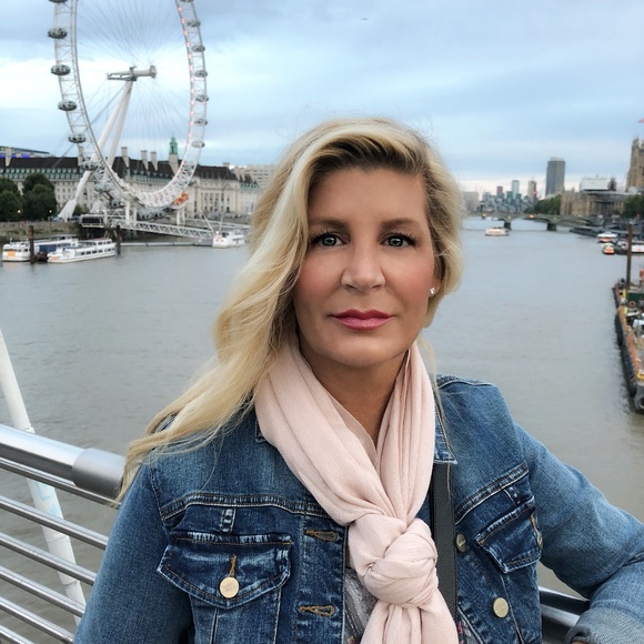 Meet your Posher, Andrea - Picture 3 of 6